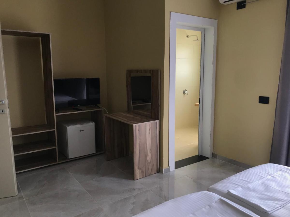 Te Bujtina Hotel- Cozy Stay With Traditional Breakfast Near Beach Golem  Esterno foto