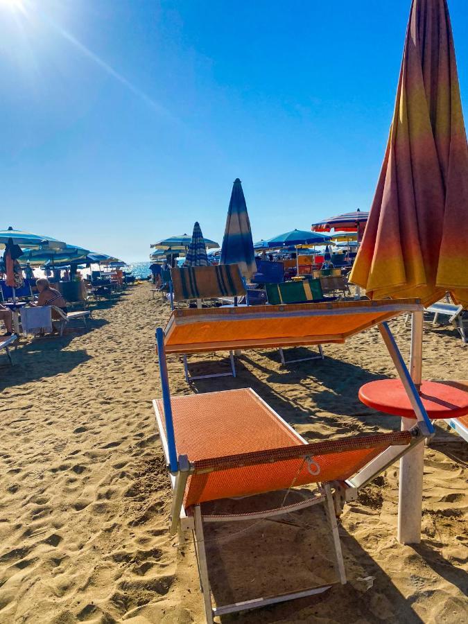 Te Bujtina Hotel- Cozy Stay With Traditional Breakfast Near Beach Golem  Esterno foto
