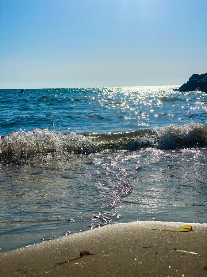 Te Bujtina Hotel- Cozy Stay With Traditional Breakfast Near Beach Golem  Esterno foto