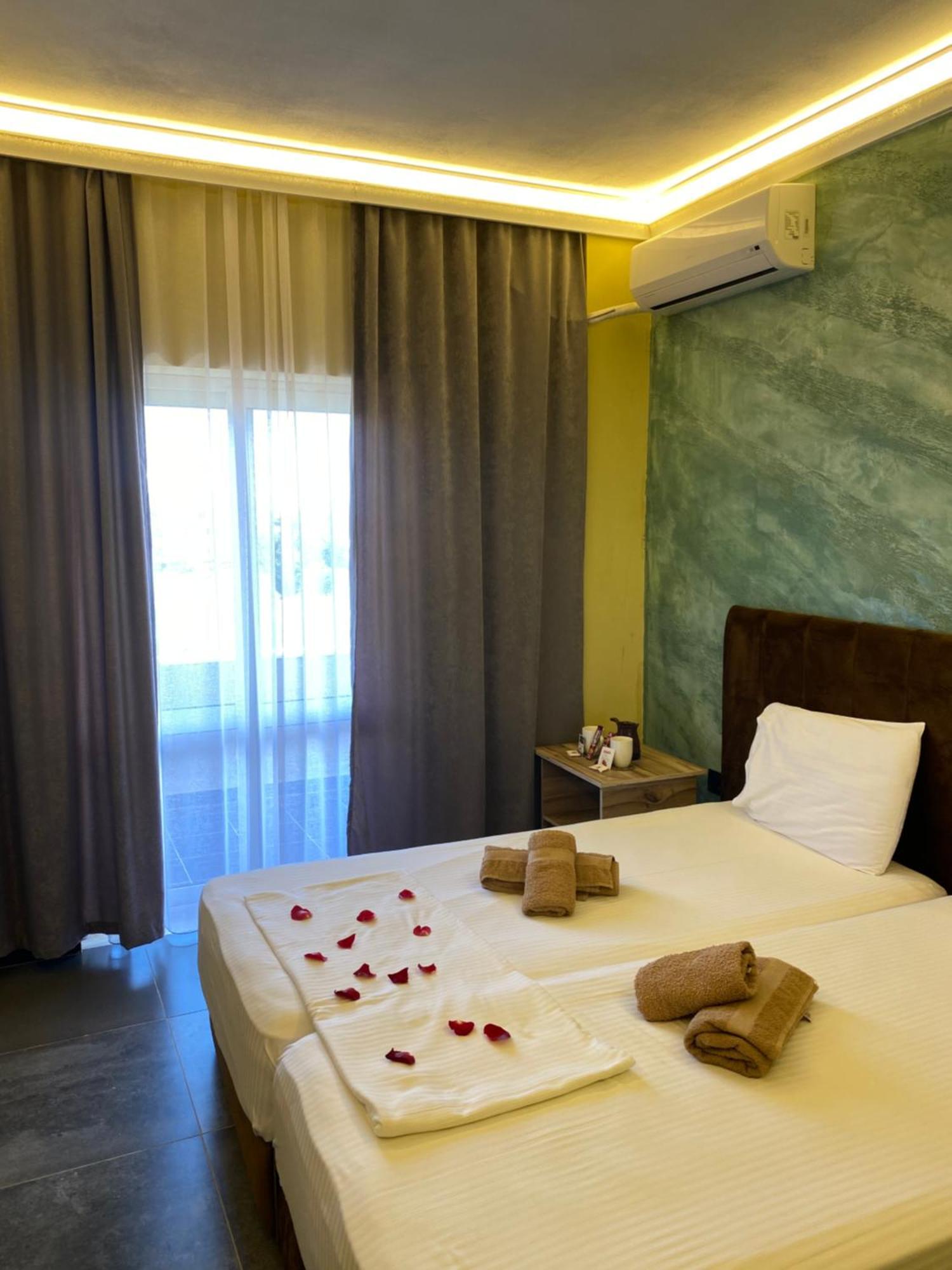 Te Bujtina Hotel- Cozy Stay With Traditional Breakfast Near Beach Golem  Esterno foto