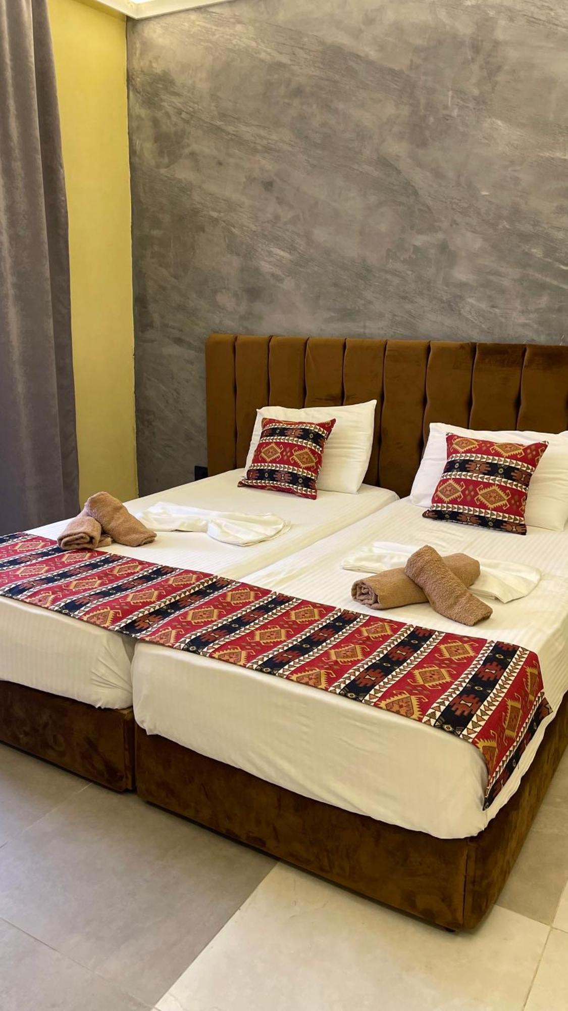 Te Bujtina Hotel- Cozy Stay With Traditional Breakfast Near Beach Golem  Esterno foto