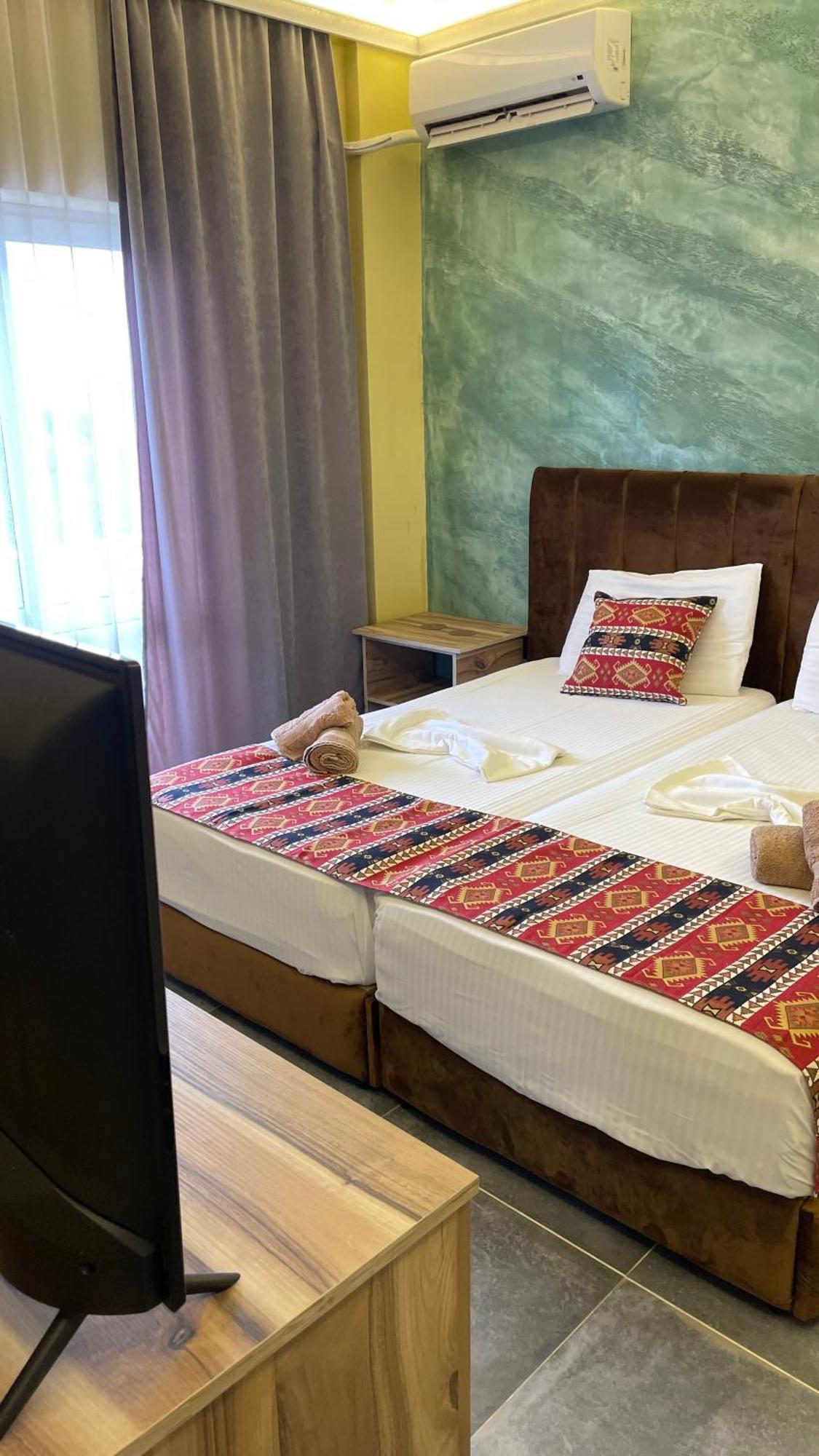 Te Bujtina Hotel- Cozy Stay With Traditional Breakfast Near Beach Golem  Esterno foto