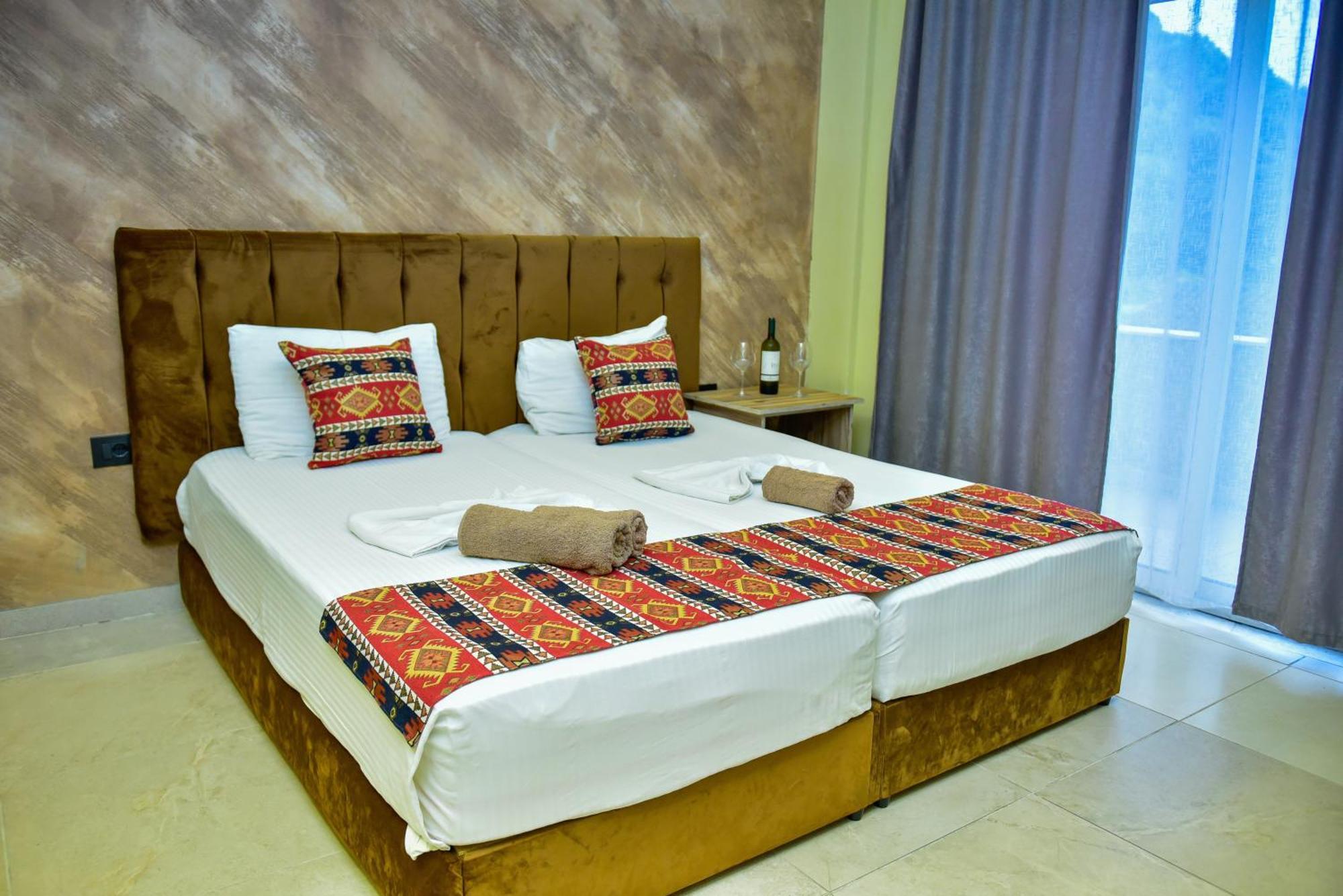 Te Bujtina Hotel- Cozy Stay With Traditional Breakfast Near Beach Golem  Esterno foto