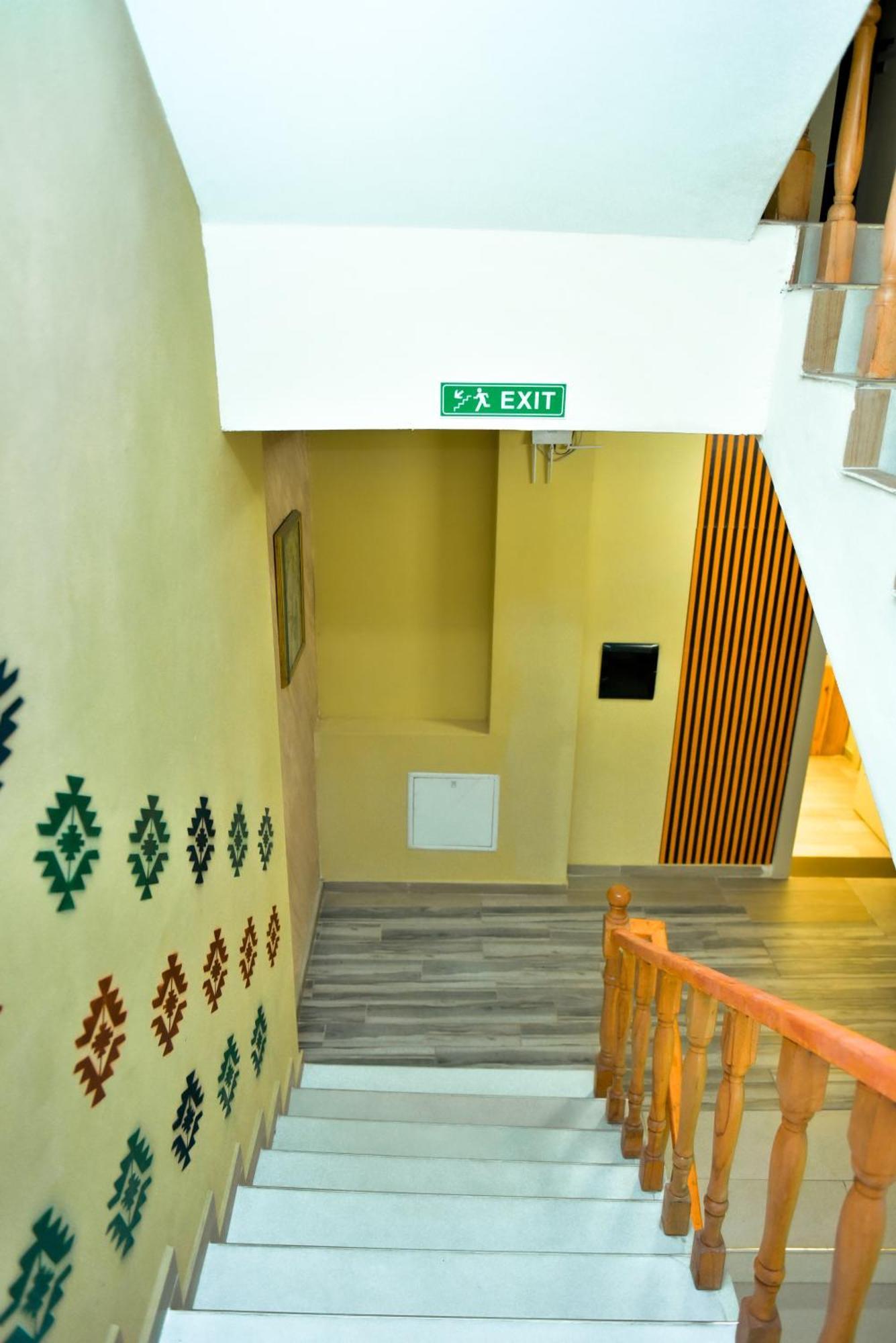 Te Bujtina Hotel- Cozy Stay With Traditional Breakfast Near Beach Golem  Esterno foto