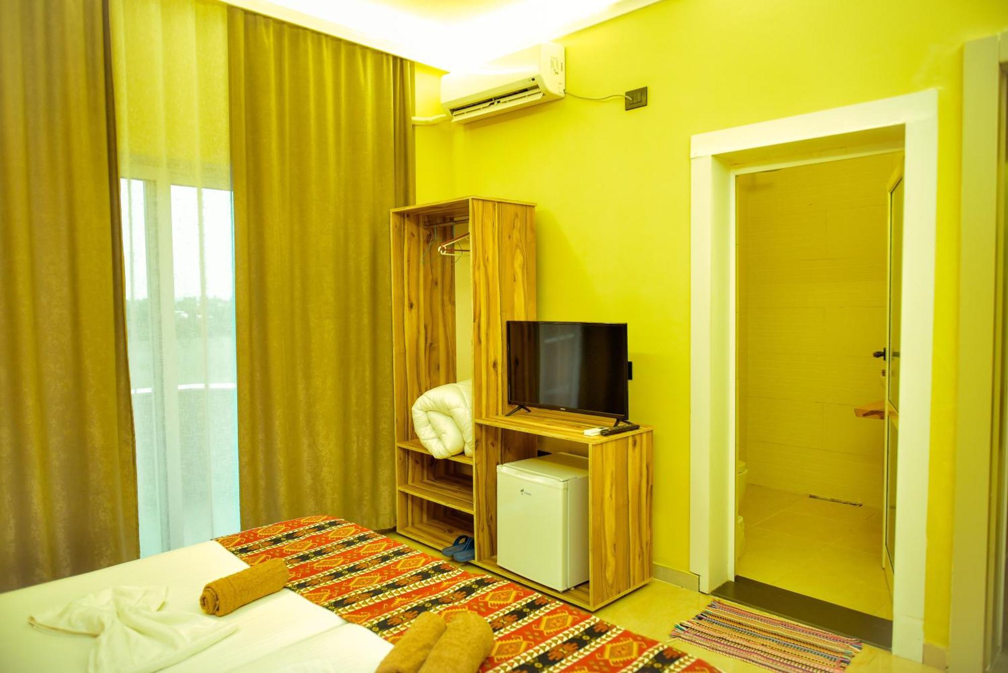 Te Bujtina Hotel- Cozy Stay With Traditional Breakfast Near Beach Golem  Esterno foto